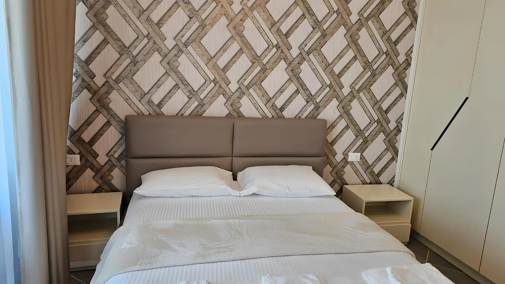 Bright Seafront Apartment For 3 Guests Vlorë