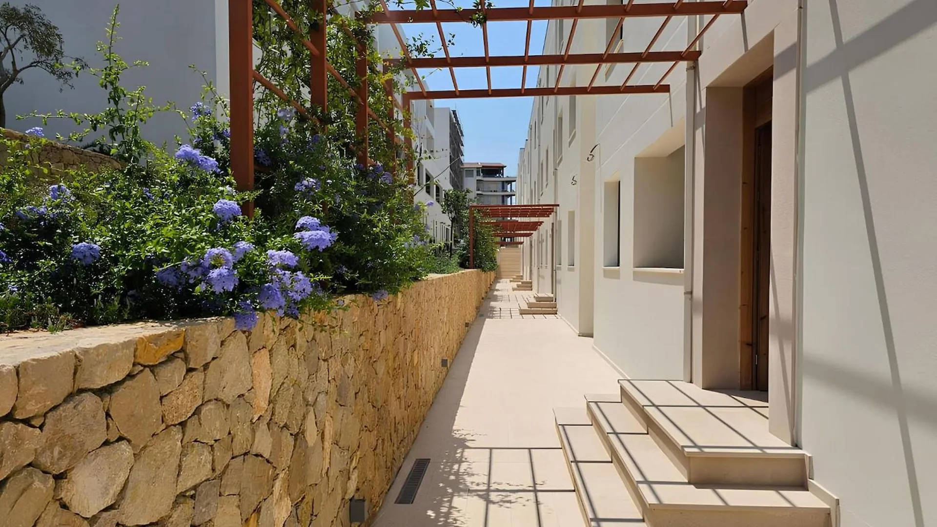 Bright Seafront Apartment For 3 Guests Vlorë