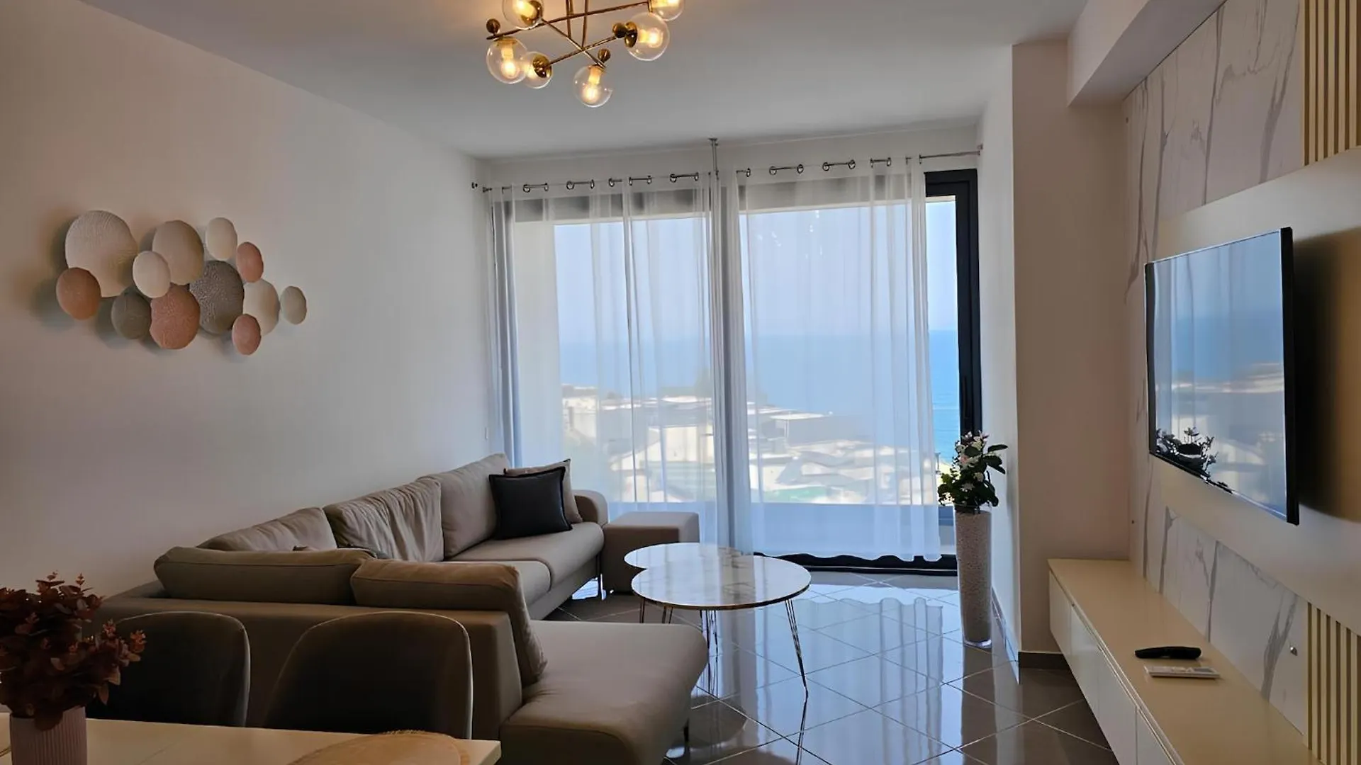 Bright Seafront Apartment For 3 Guests Vlorë